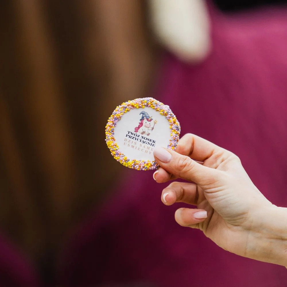 Ciastko z Wróżbą – Magiczny Smakołyk dla Koni Końska Cukierenka