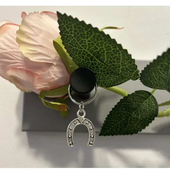 Metalowy Breloczek z Podkową HiHorse